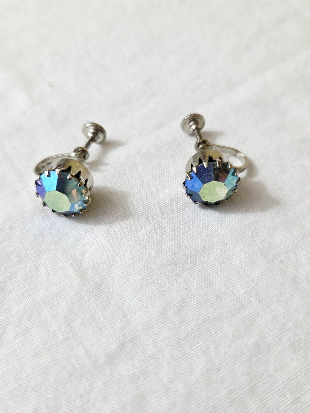Vintage Aurora Borealis Rhinestone Screw Back Earrings Silver Tone Shimmer